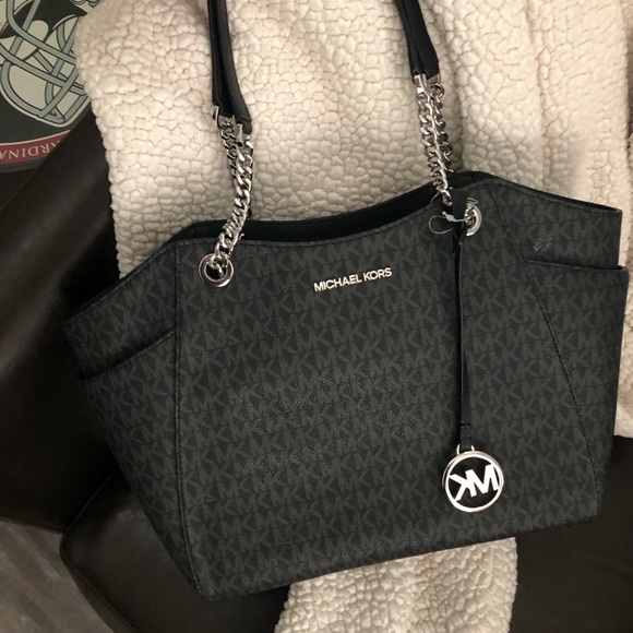 MICHAEL Michael Kors purse -Large chain shoulder Tote - Picture 4 of 6